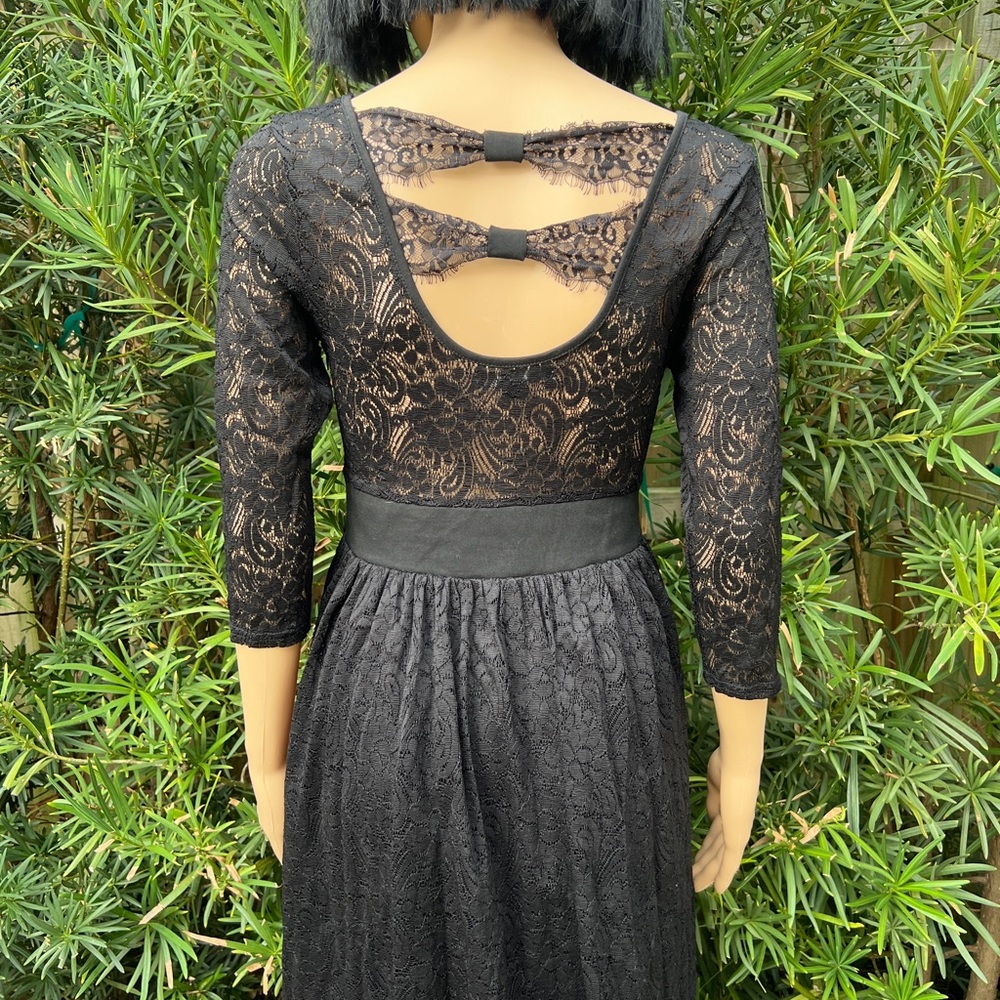 XXI FOREVER 21 BLACK LACE DRESS MEDIUM